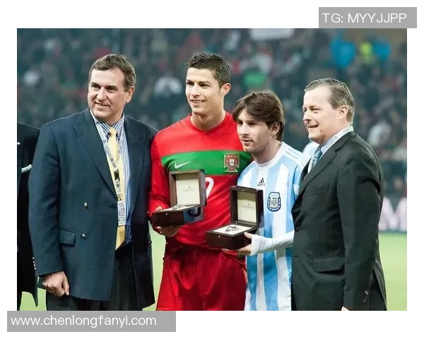 梅西与C罗的传奇对决：足球世界的双子星辉煌历程与影响力分析