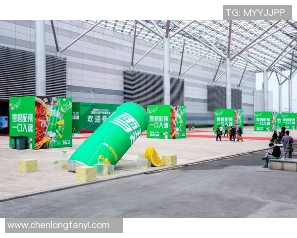 足球明星携手雪碧展现激情与活力引领年轻潮流新风尚